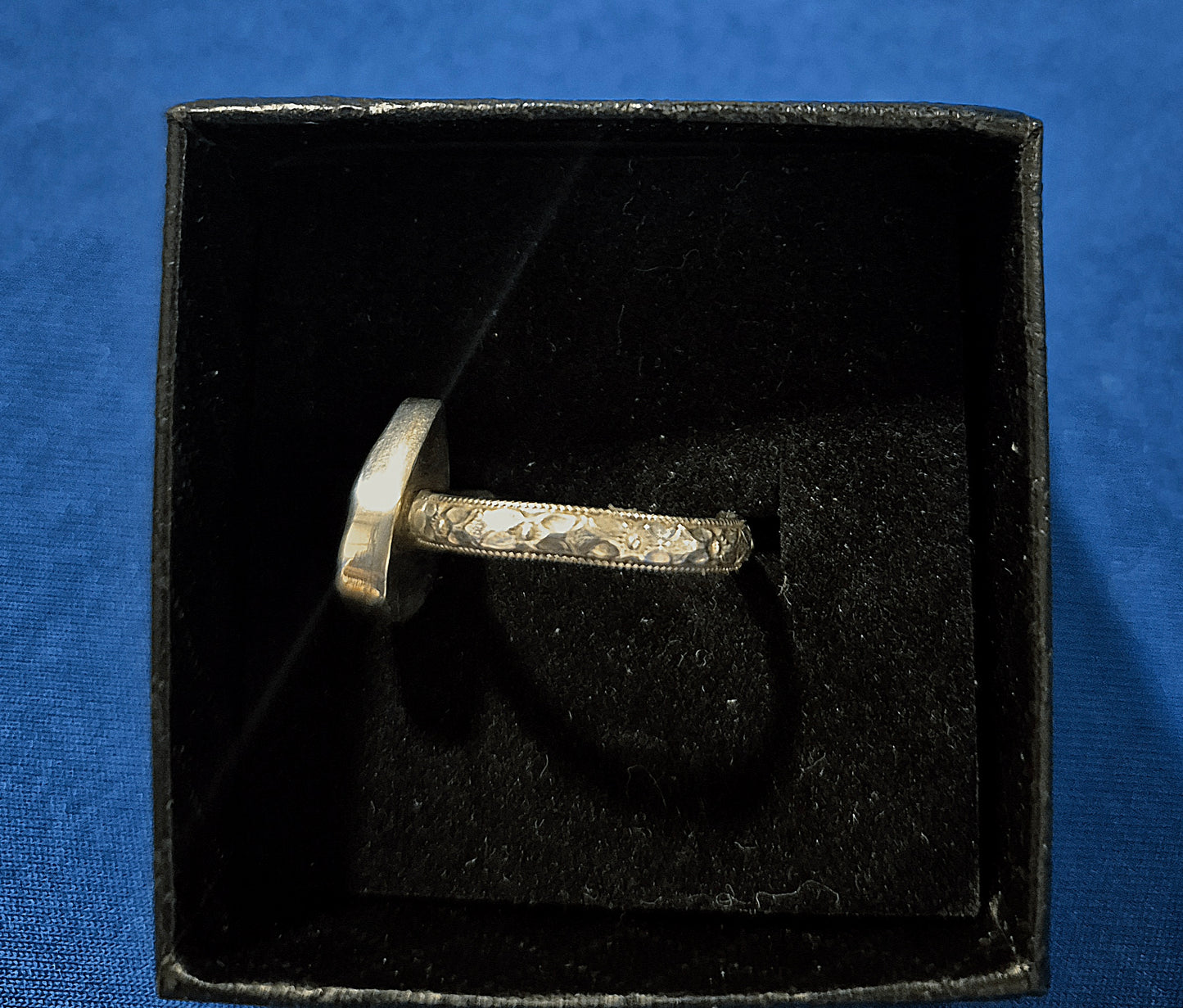 Handmade sterling silver rhodalite Garnet ring with floral detailed band