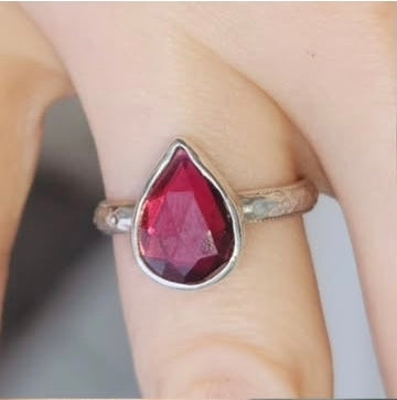 Handmade sterling silver rhodalite Garnet ring with floral detailed band